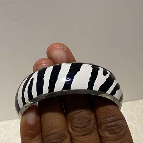 Women's Fashion Bangle Bracelet White and Black - Picture 4 of 11